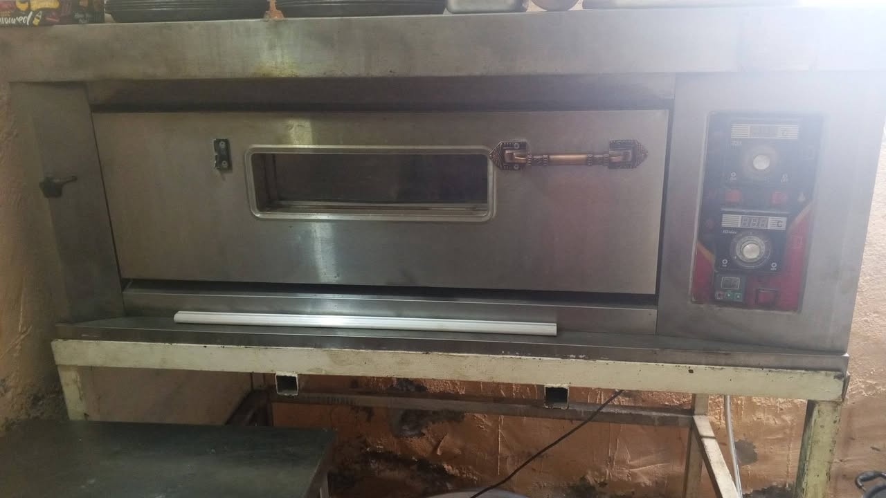 سلام عليكم غراض المطعم للبيع الاستفسار الاتصال ***********
