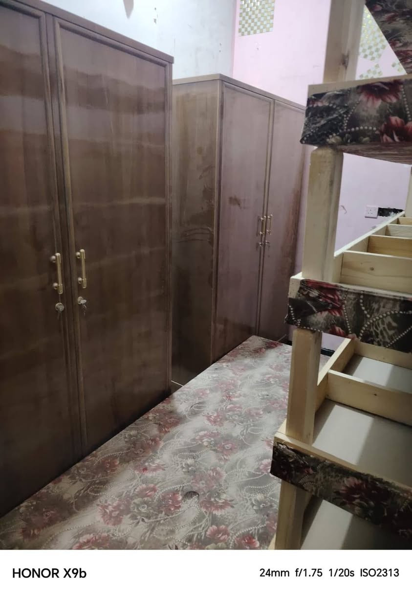 للبيع كناتير عدد 4 و جرابي عدد 6 جدد

للاستفسار الاتصال على الرقم ***********

العنوان حله حي المهندسين قرب مركز تأهيل الجرحى
