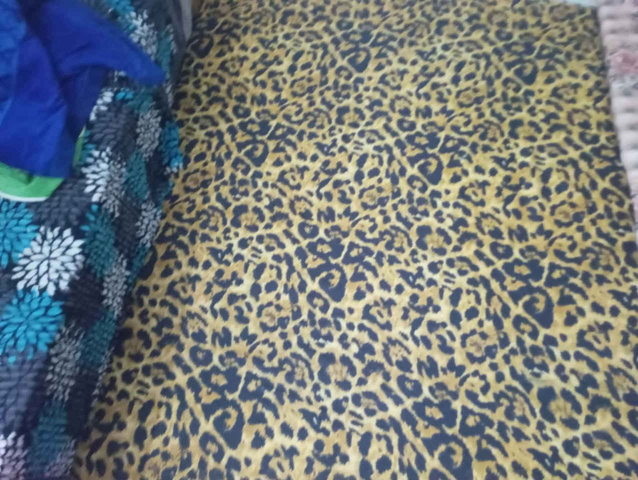 دوشك مال تخت درجه اولى مكاني ايسر حي الكرامه السعر 30 وبي مجال شيء قليل اللي يحب يجيى خاص لو يتصل  ***********
