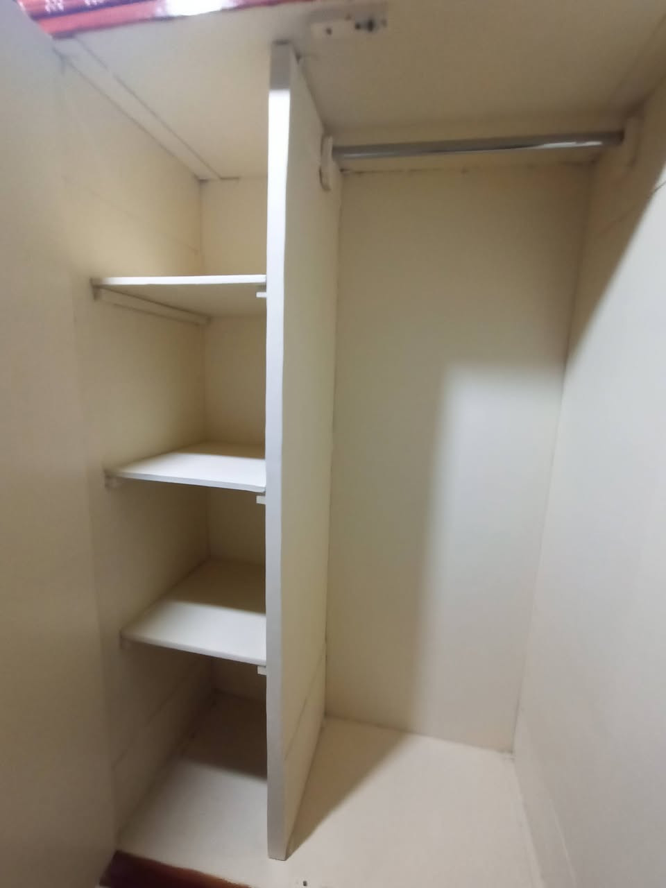 السلام عليكم غراض للبيع
كرويتات عدد 2 شكل واحد سعر وحده 60 
كنتور ابو 2باب صاج تكمه 125سعر 
***********
