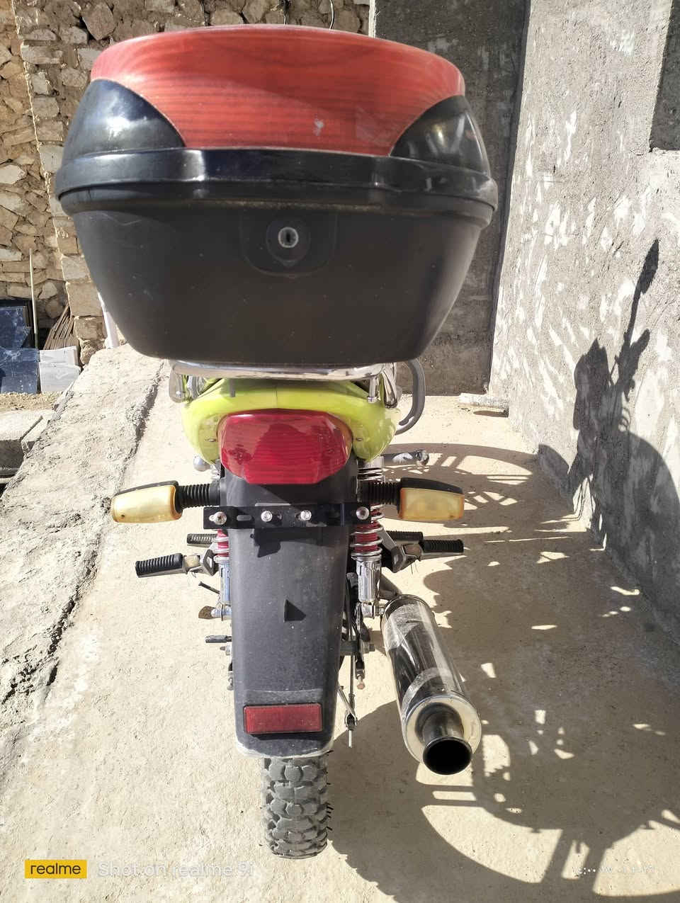 سلام عليكم 
موجود ماطور هيومه للبيع موديل 22الون اخضر هوائي جديد على وضع الشركه مسجل كامل سنويه بي استفسار اكثر عل هذا الرقم ***********
