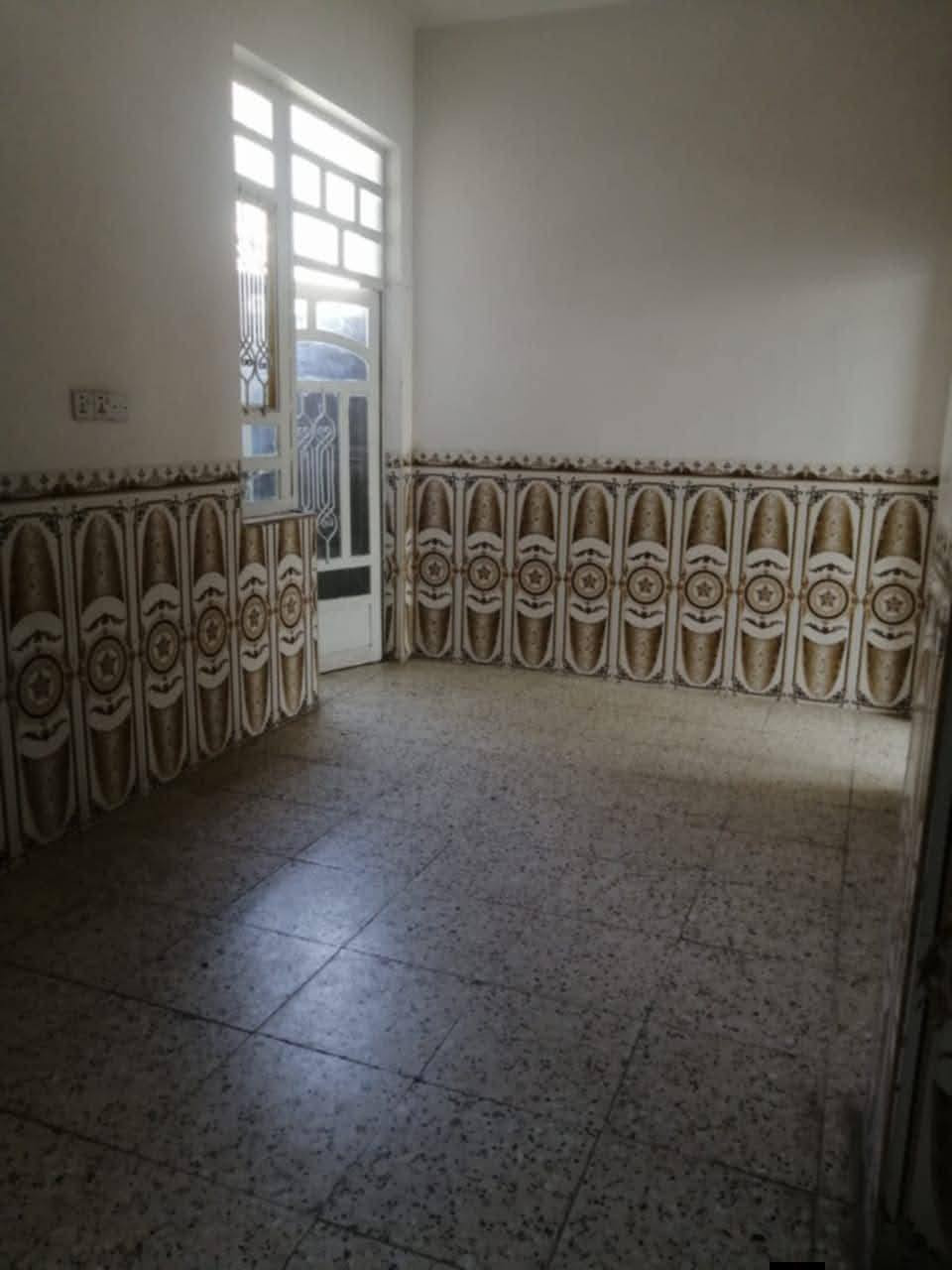 مشتمل للايجار يتكون من مطبخ وكلدور وحمام ومنور وغرفت نوم وحده  مساحته 100لبيت نظيف مثل متشوفونه بل صور اجاره 250 اجاره لشخصين فقط اجاره منتسب أو موظف عنوانه حله حي الجزائر فرع الصيدليه مرجان عبر سكه القطار يم اسواق طالب عطيه
للاستفسار ***********
