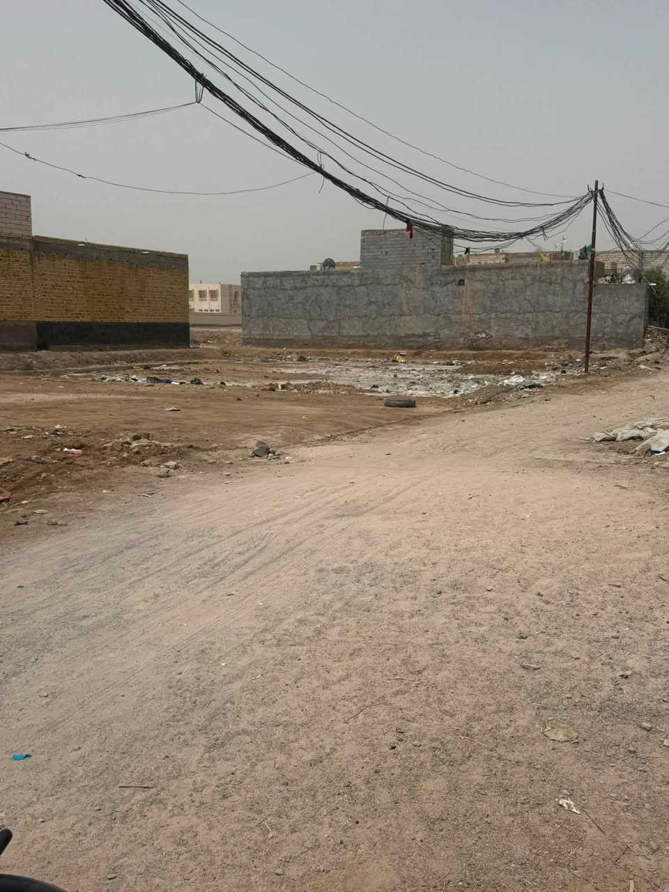 ‏￼ قطعة للبيع نص￼￼￼￼￼￼ حي الإعلام مساحة 1500"***********
