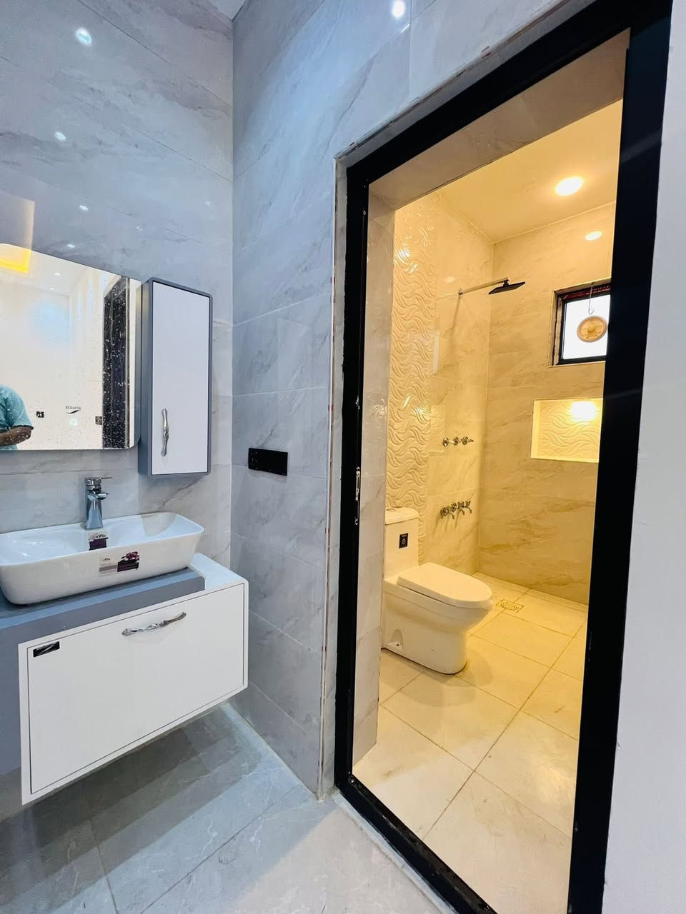 #دار_للبيع_مساحه_100متر_واجه_6_وربع_نزال_16
يحتوي على (3)غرف نوم 🛌 +ستقبال+صاله+مطبخ+صحيات عدد 2🛁 
📍العنوان بغداد الدوره مدخل البوعيثه مجمع السلطان 
طابو زراعي سند 25قرار محكمه الاستفسار ***********
***********
