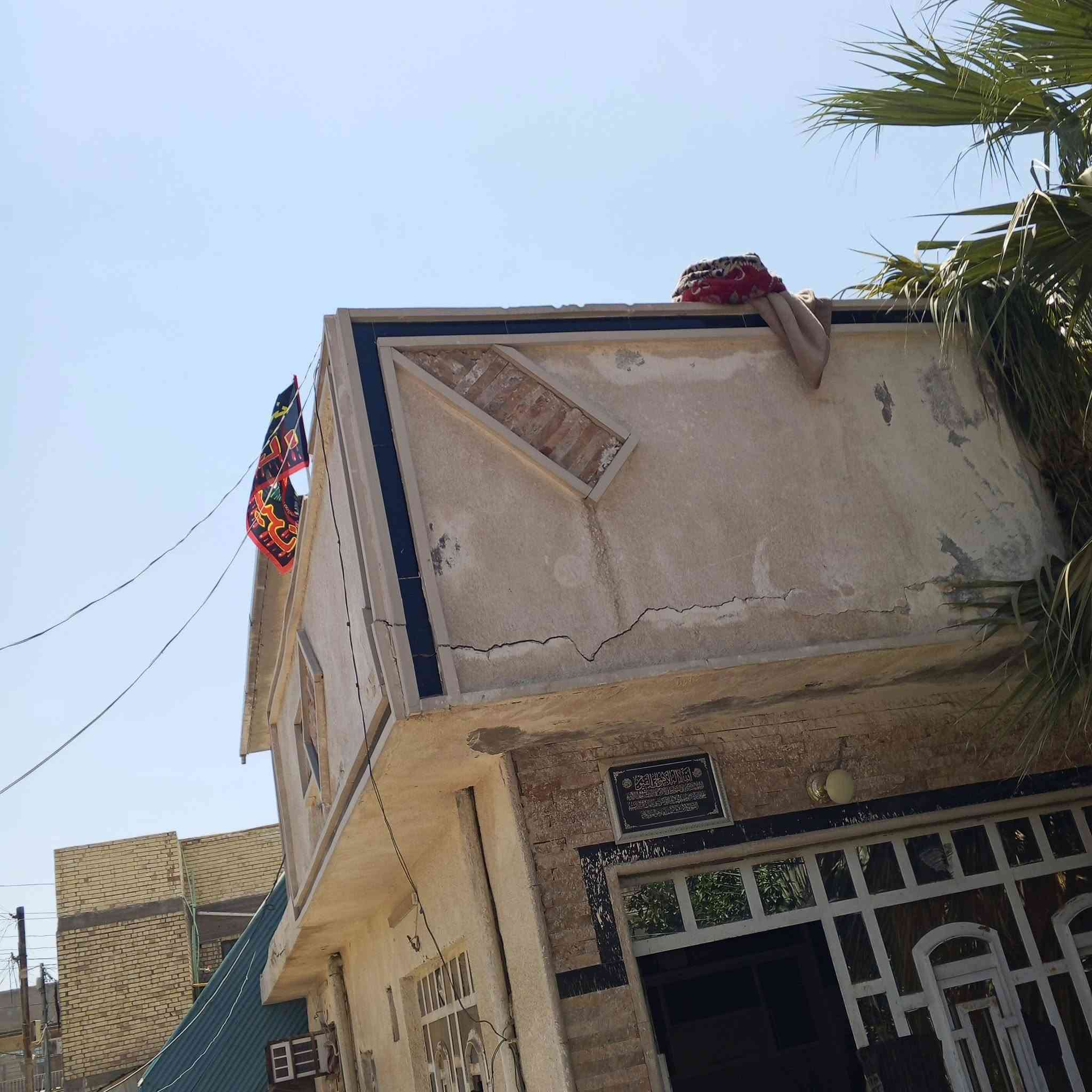 بيت للبيع مع مشتملات 2كل بيت معزول بحده ركن الشعب حي البساتين مساحته 430متر لاستفسار ***********
