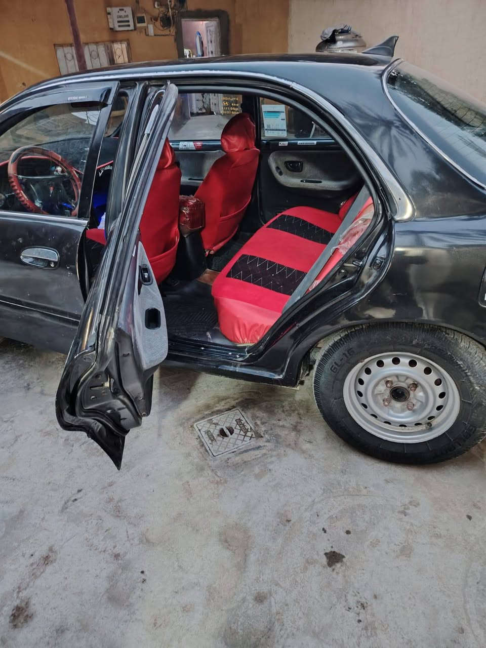 سلام عليكم سياره لبيع موديل94رقم بغداد تحويل ثاني يوم مكاني بديالى قريه دوره عبدالله ابن علي سعرها 42وبيه مجال....***********
