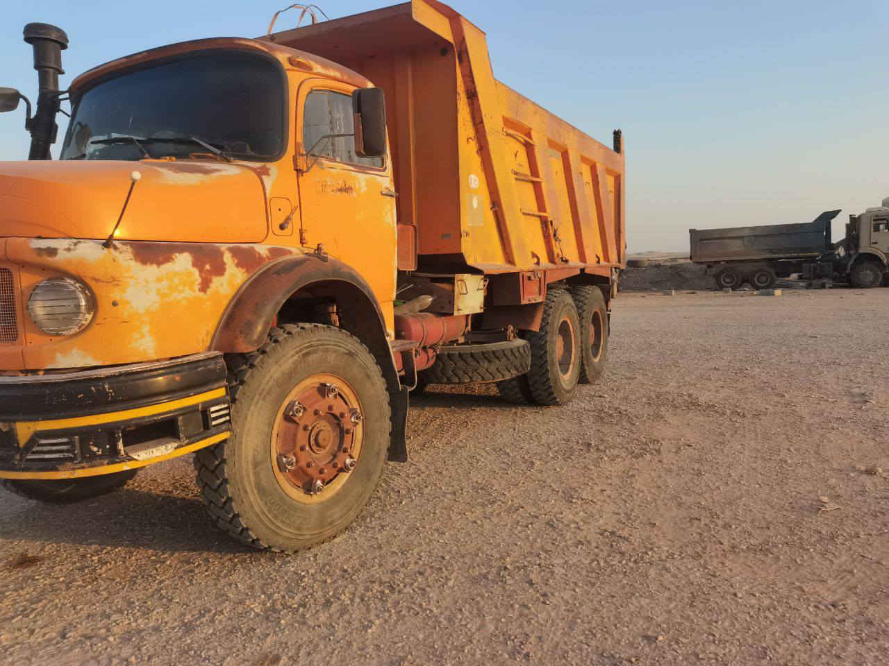 السلام عليكم
لوري اقجم موديل 82 شفقة عالية 

سيارة بلادية بيه اللغد السكن وكصة بنيد 

تخم تاير  كير محرك اكسل  شاصي كله شرط 

رقم كربلاء 

مكان السيارة السليمانية كلار 

***********
