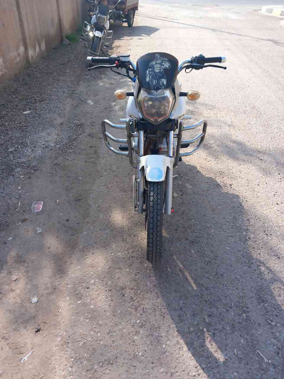 ماطور سنكي للبيع هاوجن مديل تسع طعش ماطور نضيف كهربايات كله شغالله المحرك مكفول تايرات جدد جوبلس سعره بثمميه وخمسين وبي مجال بصيط اشراي يتصل ويدلل *********** لحد يراسلني خاص ماجاوب خاص لتصال ع ارقم فقط
