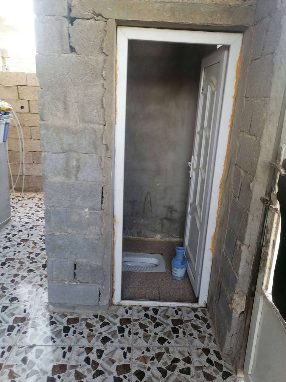 بيت للبيع زراعي طابقين ركن خمس غرف نوم مطابخ عدد ٢ صحيات عدد٣ منطقت الرظوان مال ابومنيصير مدخل الرظوان الشارع العريض مدخل السيول مؤجر حاليآ ٣٠٠ الف يرهم استثما ر يقطع الطابق الأول عن الطابق الثاني الأول ٣٠٠  الف والثاني ٢٠٠ الف السعر ٦٠ مليون مجال قليل  ***********.  ***********
