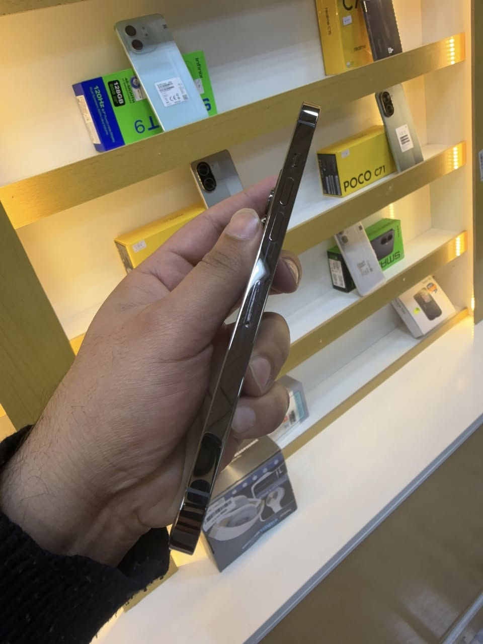 12 برو ماكس ماستر
ذاكره 512 ركز 512 
بطاريه 94 
نموذج m الاصلي
وتر بروف كله نورمال علحاسبه
جهاز شخط مابي
وبسعر 🔥🔥
530. الف
مكاني بغداد قرب علوة الرشيد
***********
