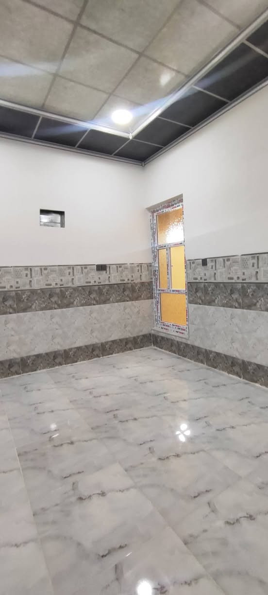 دار للبيع حي عدن طابقين سند ملك صرف طابو 
مساحة 100 متر 
بي 3 غرف نوم وهول وستقبال ومطبخ وصحيات 
الاستفسار انتصل عل أرقام 
***********
***********
موقع المكتب حي عدن شارع التنانير قرب صيدلية اليمامة مكتب قصر الريان للعقار
