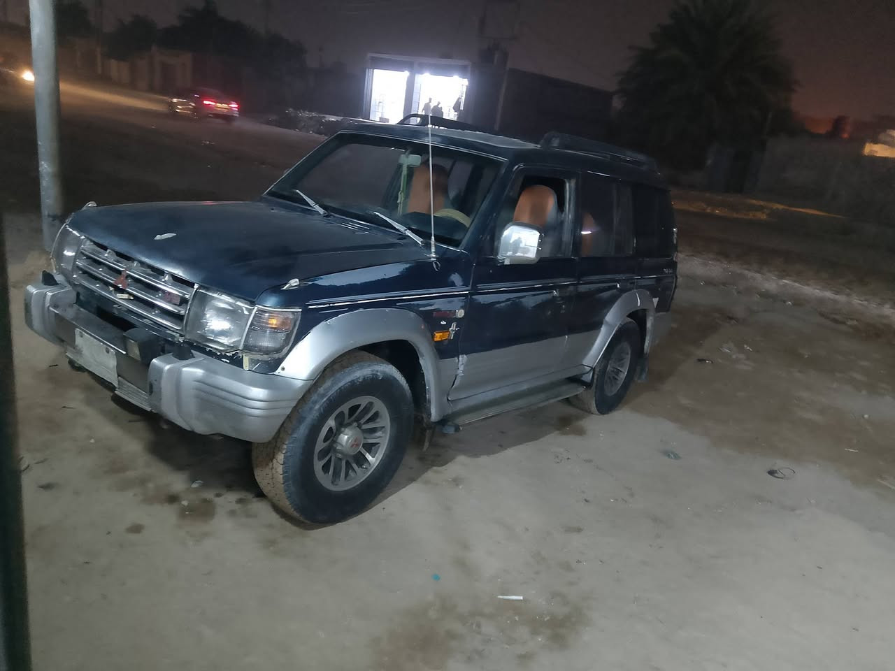 السلام عليكم للبيع باجيرو موديل 96 رقم بصره تحويل ثاني يوم سياره بلاديه مكينه فيفيتي تخم تاير حداديه جديده كهربائيات كلها شغاله السعر 30 وبيها مجال بيع مستعجل ***********
