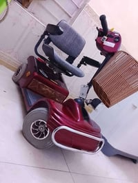 سكوتر معوقين للبيع شغال تحتاج شاحن سعر 300 قفل مكاني بغداد الكرخ الحري...