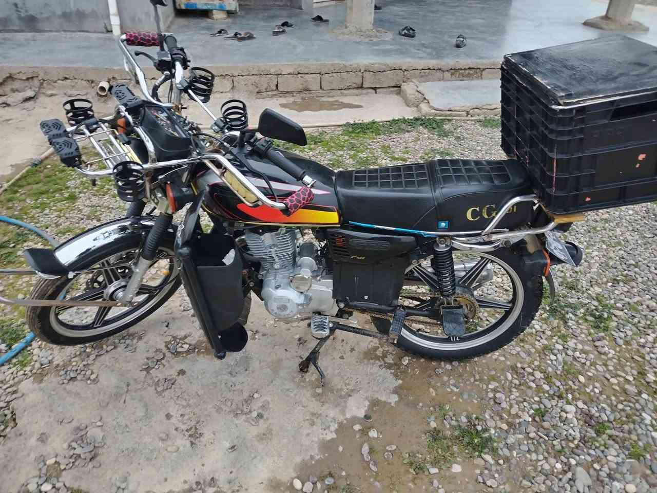 السلام عليكم موطور سيفان ابو الدرع وزن ثقيل للبيع موديل 2020 موطور نضيف كلشي مابي كلو شغال كهربايات سلف كلشي شغال المحرك معمر فقط كزوز كاتم محرك نشاط فول كلشي بي جديد حته ضفيره جديده ماتصرف علي ربع موطور مال جناي  #ملاحضه الصندوك مو ويا الموطور متوازي البيعتو موتجي وتكسر بي شراي اشلع عيوني مو شراي لاتراسل ولاتتصل 
 السعر 500 وبي مجال شي غليل للشراي اتصل عل رقم او خاص مفتوح ***********
