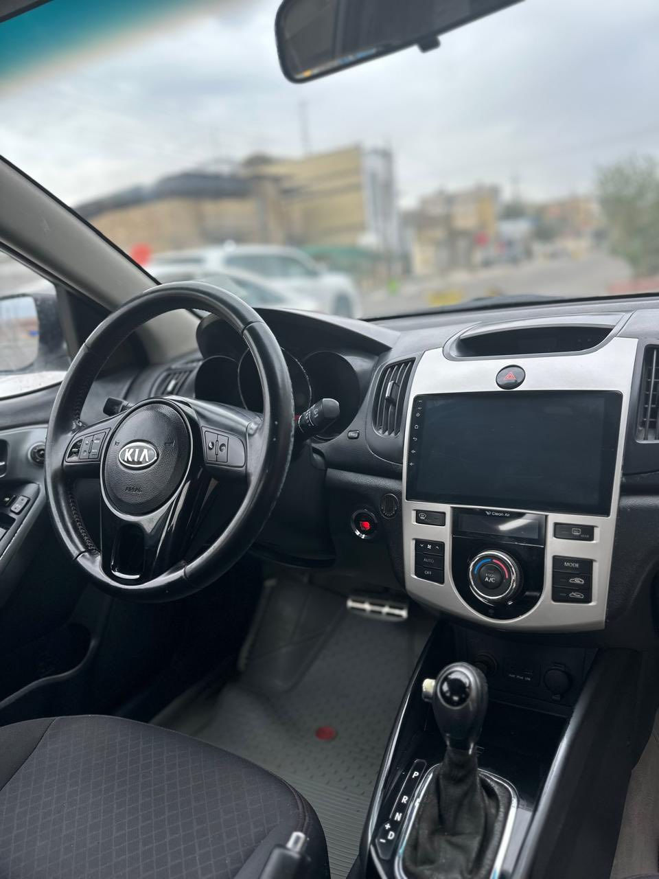 السلام عليكم ورحمة الله وبركاته 
سيراتو مديل 13 خليجي كفاله ماعده مدكر الأمامي بيه صبغ فقط
مكينة كير كفاله تبريد حداده جديده شرط
فول ماعده تنته بصمه سياره
السعر ( ١١٥ ) 
ملاحظة/  ‎آٌني مكلف بالنشر للاستفسار الاتصال على الرقم 
***********.  ابو جود
