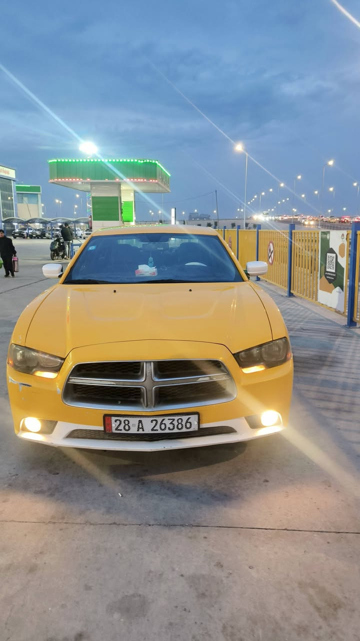 السلام عليكم
جارجر 2013كندي كفاله عامه  عده تقسيم الجاملغ سياره حداديه تبريد  كله جديد غرفتها مال 19 سياره باسمي ماتصرف عليه ربع ***********
