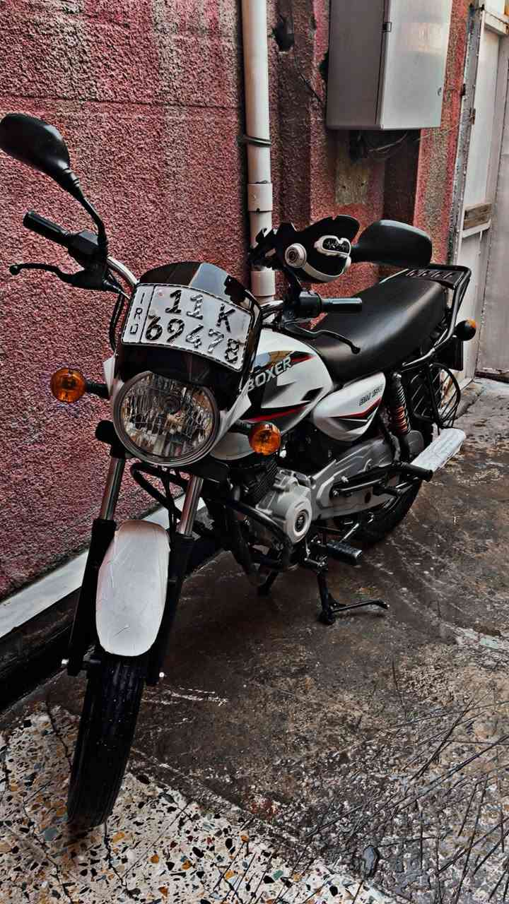 سلام عليكم بوكسر  2022   مرقم بغداد بأسمي شهر 11نازله رمبه 24
 للبيع اللون ابيض جديده ماشيه جوه ال 20  
تايرات شركه  دراجه مضمومه وجديده تجي تفحص واشوف مكينه كير ممفتوح ( موجود حته فديو لكل تفاصيل الدراجه بلمنشور) 
رقم بغداد بإسمي هزه سنويه جديده السعر2300 وبيها مجال قليل *********** مكاني حي اور
