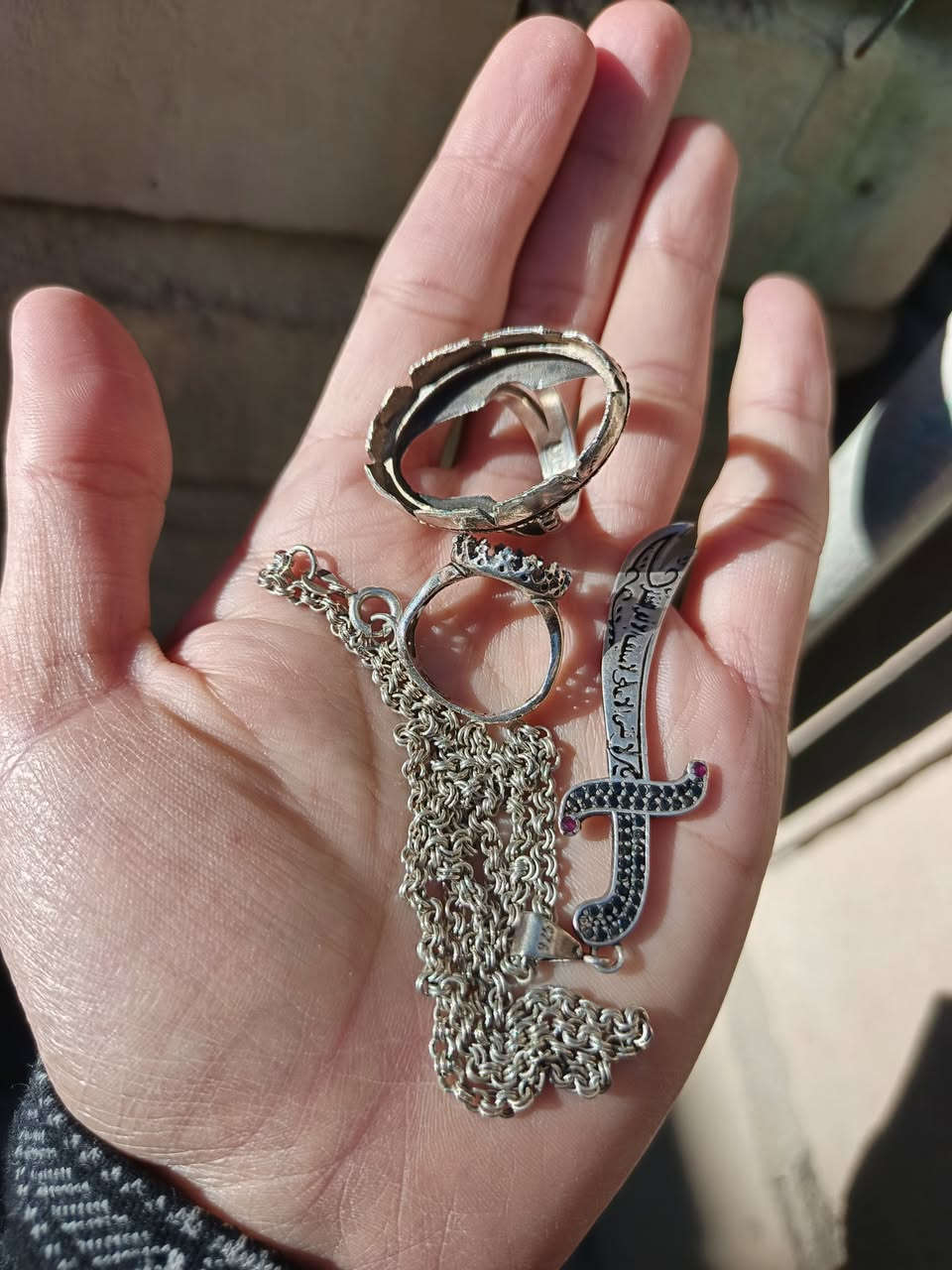 يا الله
جميعها فضة 925 سعرهن كلهن 100 الف قفل رجائاً
موجود التوصيل 5 لجميع المحافظات
للتواصل واتساب (***********)
