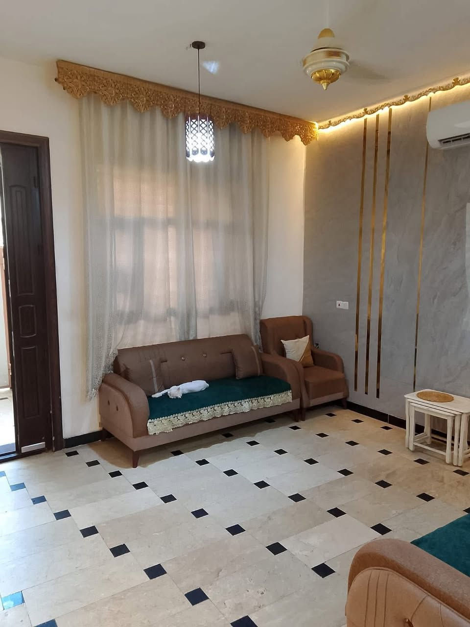 نستقبل كافة العروض 
العقارية في زيونة والغدير 

دار للبيع في زيونة محلة 710 

مساحة الدار 100 متر واجه 5
بناء حديث يتكون من 4 غرف نوم 

للاستفسار *********** سجاد كريم
