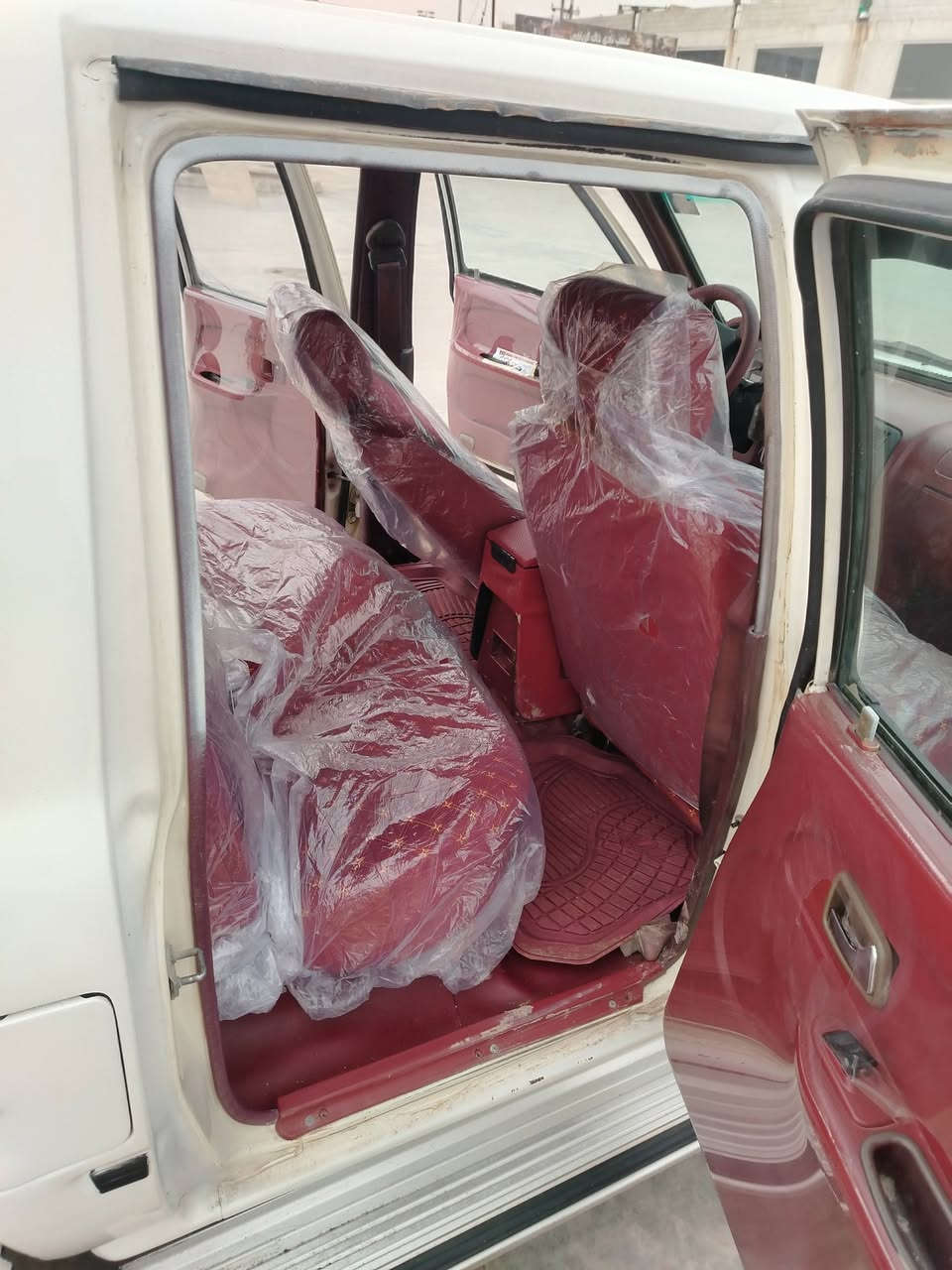 بۆفرۆشتن پیکاب  دێر مودیل 2007رەقم کەرکوک سەنوی تا 2029تازەیە و مەشروع وەتنیە کابریتەیە کابریتی مازدی لەسەرە زۆر بێ کێشیەیە پێشی لێداروی  هەیە سیارکە سبوخ عام کراوەتەوە لەسەر ساخە بەشەرتی گێروو مەکینە و کارەبایی خایس بان قاپی هەبوو اوش چاکراتەوە زۆر بێ کیشیە سعرشی 65مجالی تیایە
***********
