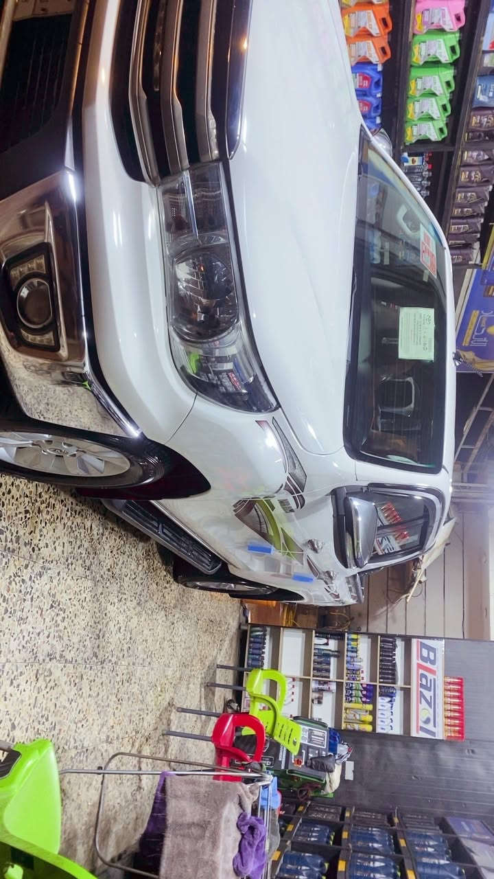 السلام عليكم رمضان كريم 
تيوتا عاليSTS كويتي سياره جديده 
بيها بارد جاملغ العبري لامامي والخلفي 
بس رقم بغداد مكينه 4 موديل 17 عنواني الكماليه سعرها 265$ 
***********
