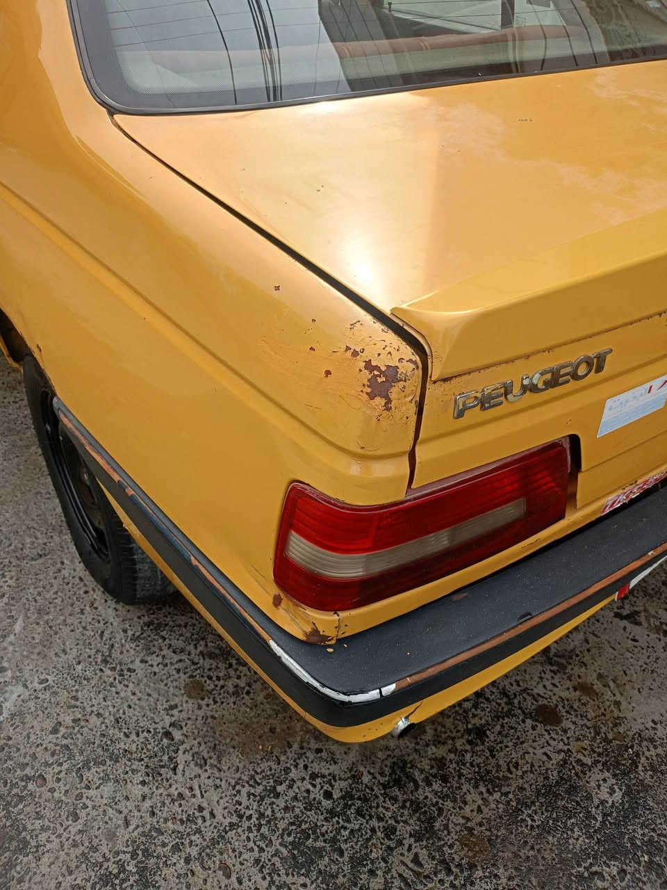 السلام عليكم
بيجو لميس 2013

بدون صبغ 

محرك وكير جيد جداً 

تبريد شغال

بيها ذيول جاملغ خلفي بيهن خياس 

السعر 35 بيها مجال للشراي 

مصفرا هيئه وبسمي 

مكان السيارة الزعفرانية 

الاتصال على الرقم ***********
