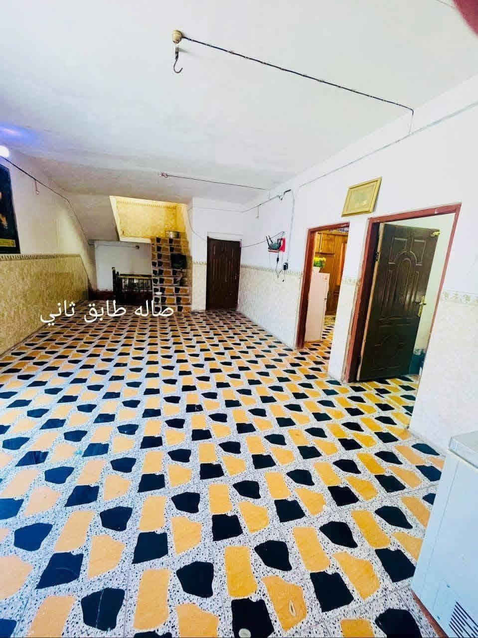 السلام عليكم 
الدار للبيع موقع جدأ راقي 
🛑المساحه 328متر في السند 
🛑طابو صرف
🛑باسم صاحب البيت شخصين تحويل البيت ثاني يوم بعد الشراء
🛑البيت على شارعين 
عرض الشارع الامامي 20متر 
🛑 نوع البناء //طابوق السقف عكاده 
🛑 سنة البناء حديث 
يتكون البيت من طابقين
ويتكون الطابق الاول من 
🛑 استقبال
🛑غرف نوم عدد 4
🛑صاله كبيره جدا 
🛑 مطبخ حار
🛑صيحات خارجيه وصحيات داخليه
طارمه +حديقه
ملاحظه//البيت على شارعين
امامي وخلفي
الطابق الثاني يتكون من 
🛑عدد الغرف 3
🛑صاله كبيره 
🛑  كافة الخدمات  متوفره 
🛑العنوان /بابل المدحتيه 
حي الحوراء الملحق
بناء حديث سنة ٢٠٠١٣
السعر //١٦٠وبي مجال
للاستفسار او الاتصال على رقم الهاتف ***********
***********ابو علي
مكتب دلالية وائل الهندي شارع 60 قرب سلوان ابو الكاشي مقابيل اسواق ابو العبد السايد الخدمي القديم
ملاحظه//الدلالية في ذمة الطرفين
