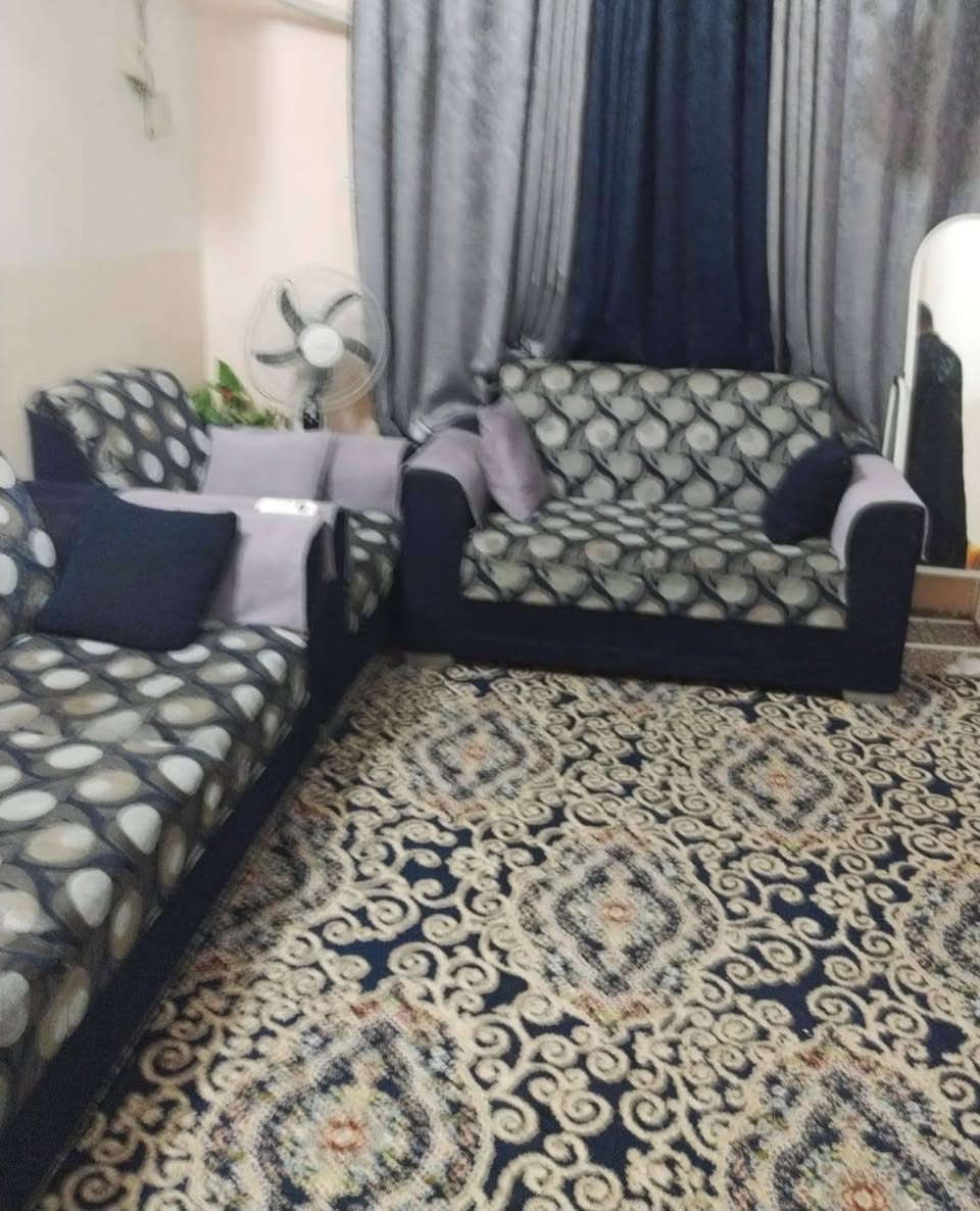 السلام عليكم
تخم للبيع مرتب يتكون من ست قطع 
بي رجل وحده من تخم مجرد مخلوعه ويحتاجله غسل فقط سعره 150 العنوان ابو خستاوي شارع حي الصناعي بالبدايه
لليحب يشوفه وياخذه تواصل او الاتصال
***********
