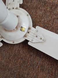 مولدة • تحتاج صيانة • مروحة سقفية شغّالة