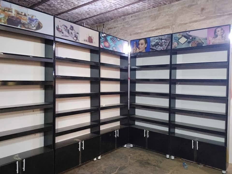 فاترينة رفوف فقط السعر 75  الف ❤️‍🔥
فاترينة رفوف مع الاعلان السعر 95 الف🦋
فاترينة رفوف مع اعلان وكومدي السعر ١١٥ الف❤️‍🔥
: القياسات 250 ارتفاع 
90 سم العرض 
 وعند وصول الطلب ولم تكن الدقة100/100 كل ماعليك هو 
ارجاع الطلب
نوعية الخشب MDF (ام دي اف) 
جودة المواد تركيا حصراً 🇹🇷 نكرر تركي 🇹🇷 لا إيراني ولا صيني
ومن يرغب زيارتنا للتأكد والاشراف على العمل يشرفنا بزيارة المعمل🤝🏼
 ويتأكد من نوعية المواد ودقة الاداء أهلًا وسهلاً بكم🤝🏼
موقعنا سامراء حي الفراز الفرع الاول والفرع الثاني دوانم البوهراط 
يوجد توصيل داخل سامراء والمحافظات
للحجز والاستفسار المراسلة على الواتساب  او الاتصال على الارقام التالية
 ***********
*********** 
  مستعدون لعمل الرفوف والفاترينات  # صيدلية #كوزمتك #موبايلات #غذائية وكل المحال التجارية #فاترينات_mdf✅#مطابخ #ميز مكتبي#كزامات احذية
