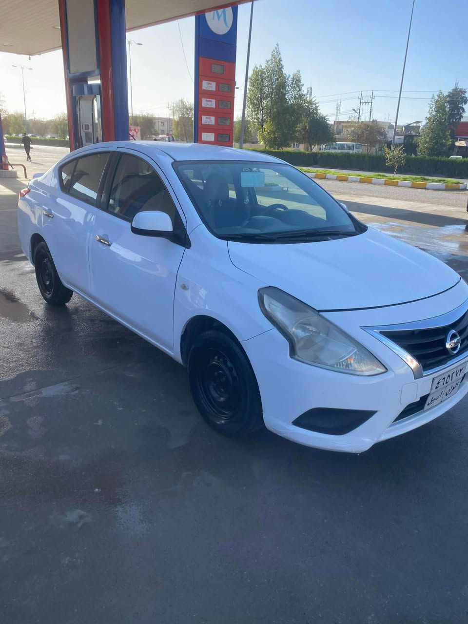 نیسان لاکیشمیبای ٢٠١٦ بۆ فرۆشتن 
پێنج پارچەی هەیە بێ ژۆرێ بێ ئێڕباگ جەمپێکی زۆر خەفیفی پشتەوەی هەیە شایەنی باسکردن نییە 
سەنەوی تاوەک و ٢٠٢٣ یە سەیارەکە توند و تۆڵە و زۆر خاوێنە 
ژمارەی م. *********** 
نرخ: ٨٧ أربيل, العراق
