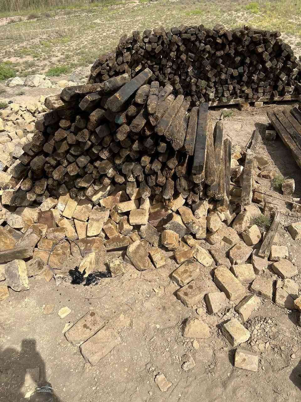 قالب خشب لبيع يدك مساحه 190 تصال *********** وتساب مفتوح
