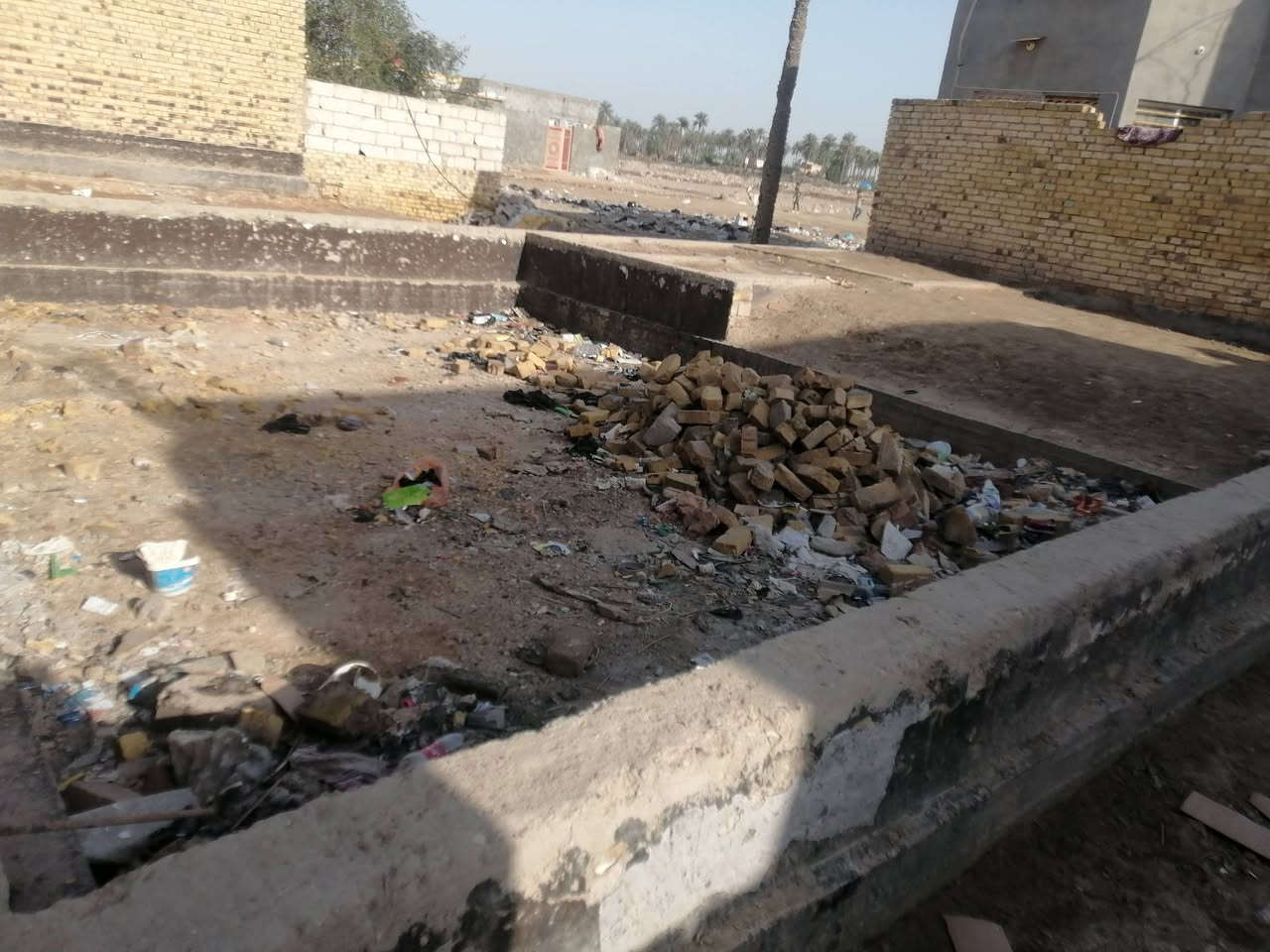 السلام عليكم عرصه للبيع ١٠٠ زراعي واجهه ١٢ونص ونزال ٨ قرب مولدت عامر جليل الاتصال على الرقم ***********
