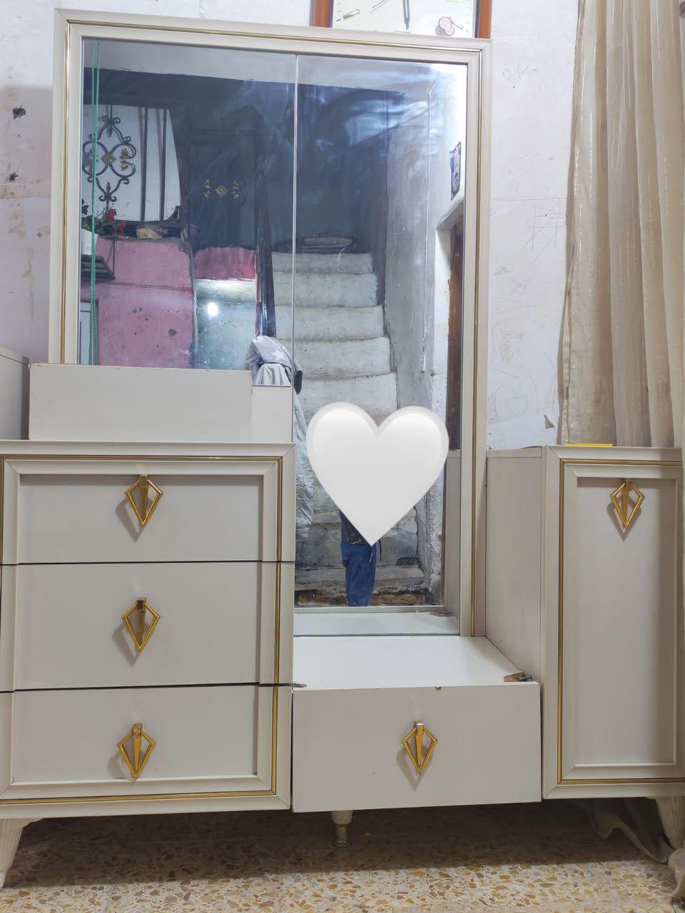 درور  وميز تواليت للبيع  عنواني ديوانيه ***********
