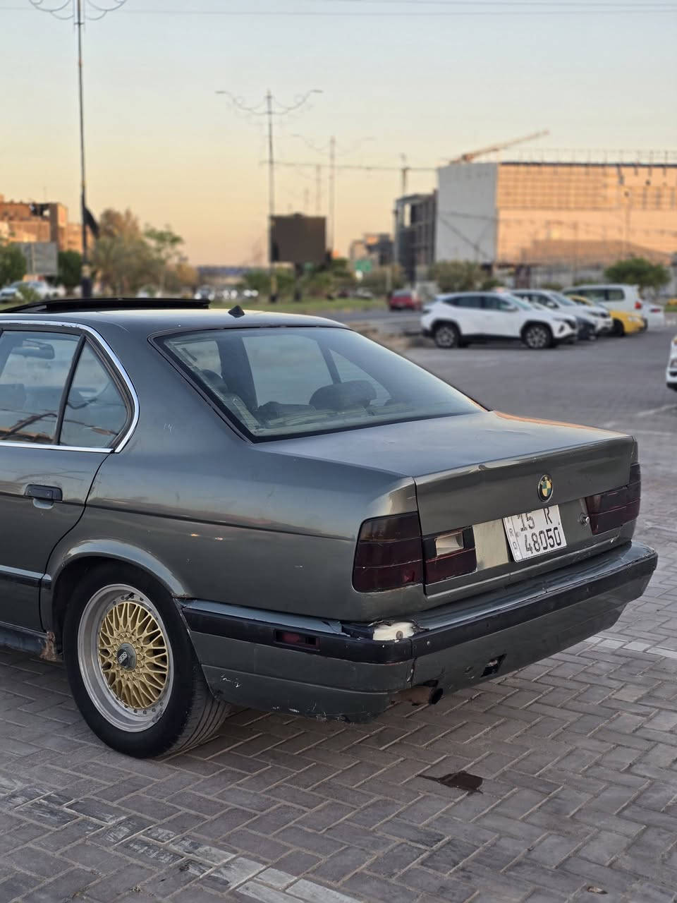 #السلام_عليكم_للبيع او مراوس اطي فرق او اخذ حسب القناعه
bmw 520اصل وفصل 
سنوية ل2030بسمي جديدة ورقم دولي وهزة جديدة 
مكفولة من اي ضربة صبغ حزام بدون دواخل 
 كير عادي  جاترك سيارة كلها رياضي ويل bbsرياضي اصلي وسعرة معروف بس لويل صالنصه رياضي بريك رياضي
مديل 1993 وارد الماني
مكينة وكير حاوية كفالة
حدادية توني نافضها 
يرادلها ترتيبات للغرفة 
نواقصها بطاين تعبانه وكشنات تعبانه وباب ورة صدر يرادلة صبغ تبريد كمبريسر لاطشة 
 مكاني السيارة: كربلاء المقدسة
ب43ومجالها بسيط 
 ***********
