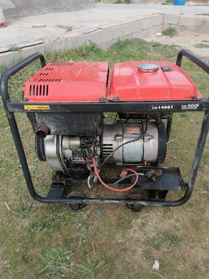 للبيع مولد جنيريتور ديزل فئه اقتصادية وكفائة عالية فوول نظافه مستخدمه قليل جدا عنوان بابل جبلة سعر 400 وبيه مجال للاستفسار الاتصال ‭٠٧٨١ ٦٢١ ٤٣٦٤‬
