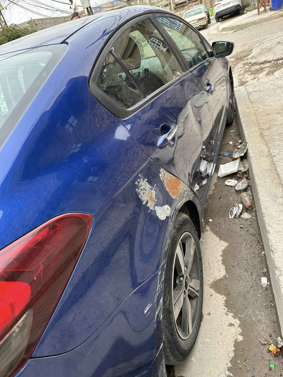 كيا فورتي رقم سليمانيه 2018 فئة s وارد امريكي مابيها حادث داخله بس اهنا بالعراق صاربيها تبديل صندوك وبنيد نفس اللون بدون لغود وشواصي مكفولات  السياره فووول مواصفات ابيعها ع هذا الوضع السياره مابيها صبغ ابد   
مكانها بغداد البلديات معروضه ب123 وبيها مجال  
***********
