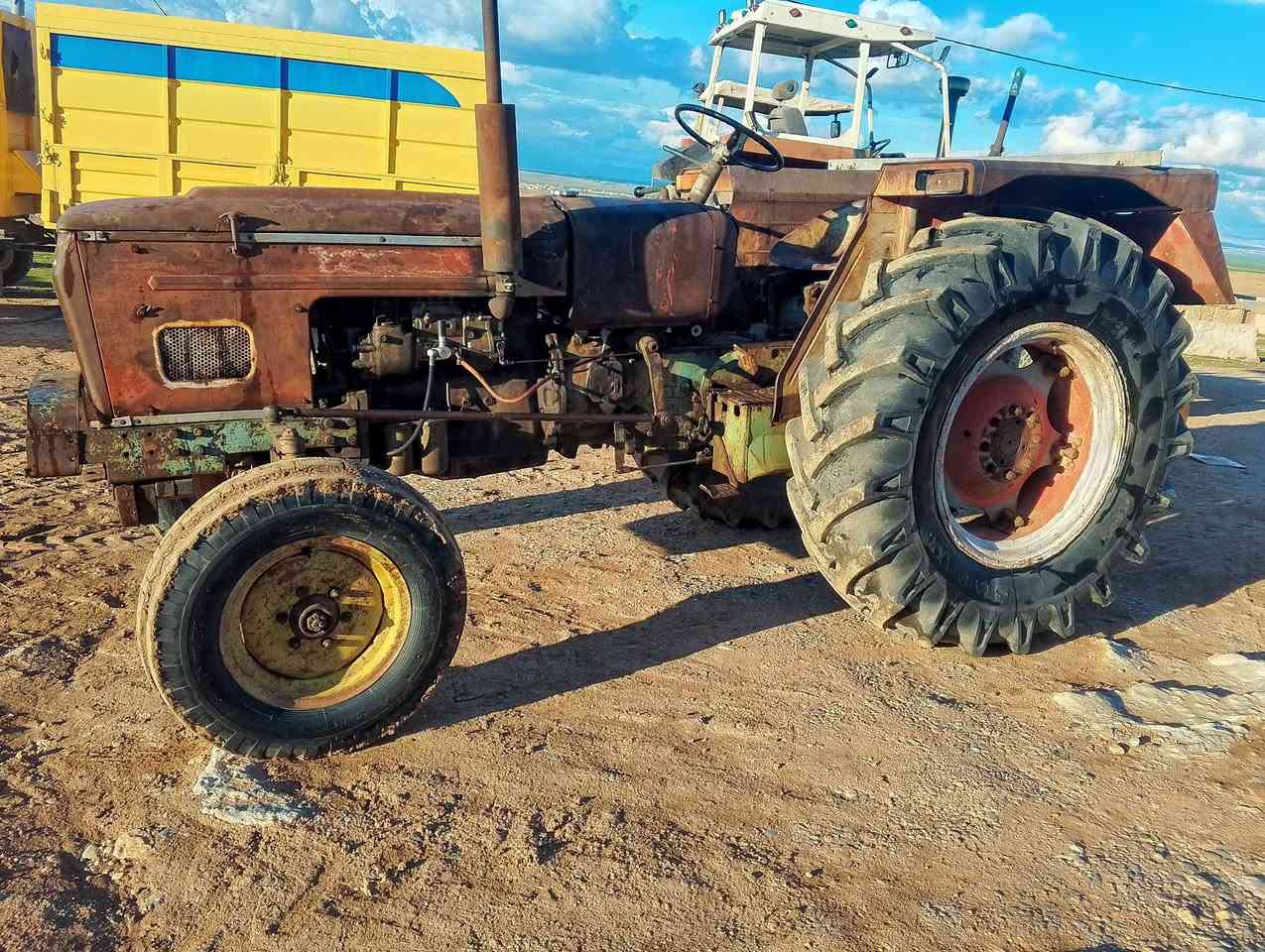 السلام عليكم
عنتر 71 بدون (شرط . محرك.گير . اكسن. هيدروليك)
للاستفسار التواصل على الرقم ***********
