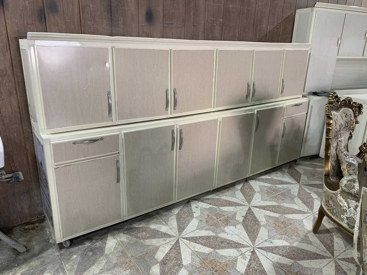 كاونتر ٣ مترات مع سنك متر ونص للبيع
العنوان / كاني كردا  الشارع السايدين مقابل المدرسه التركيه 
رقم موبايل ***********
