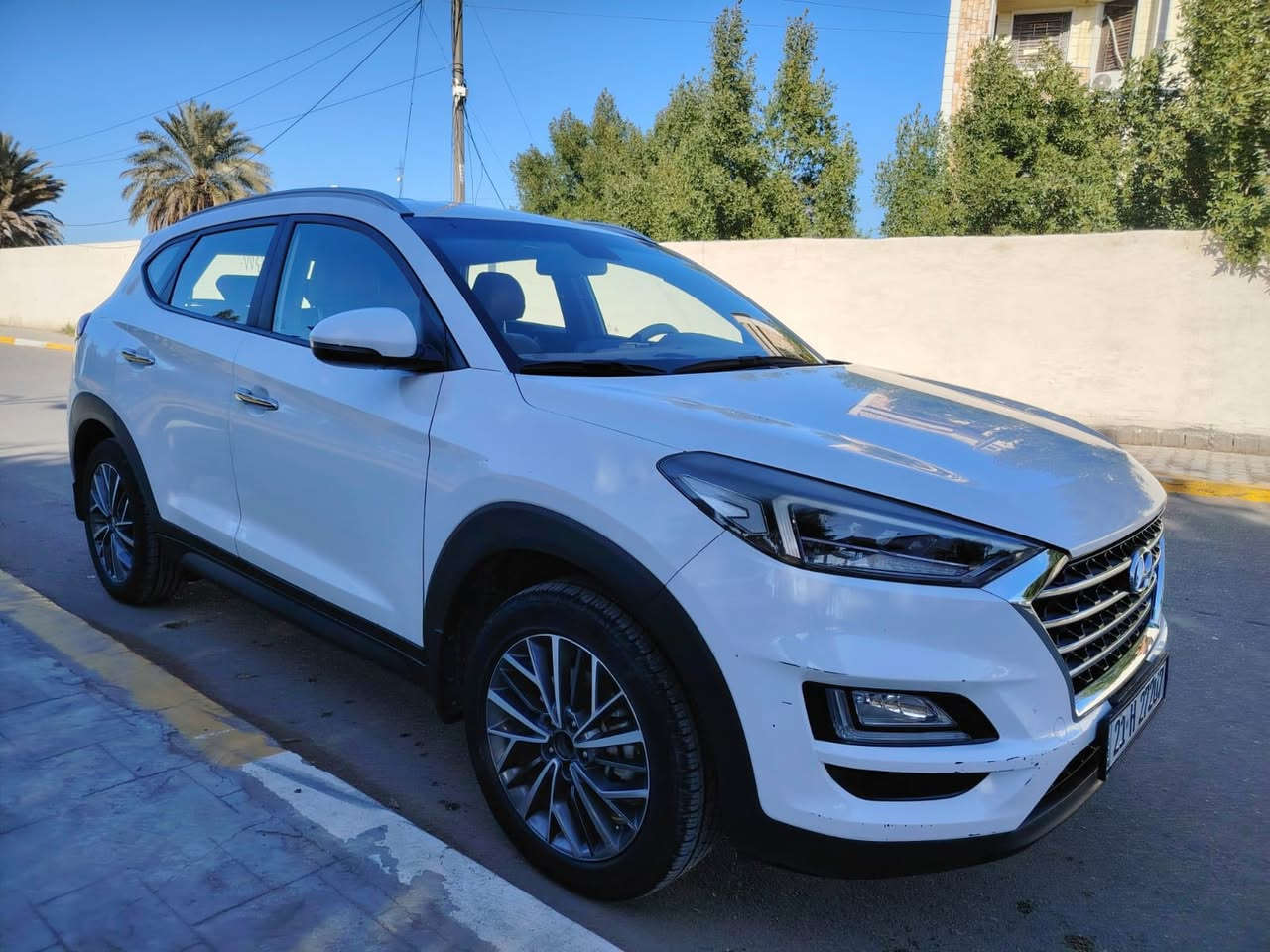 السلام عليكم
للبيع فقط 
هونداي توكسان 2019 خليجي 

خمس عدسات زينون بلادي
كير محرك تبريد صدر كفالة
محرك  2000 دوش
بدون دوانز 
ثلاث انظمة قيادة 
تخم تاير جديد 
كاميرا بالمراية الامامية
حساس خلفي 
سيرفس كامل للسيارة 
الكشنات مغلفة جلد بالكامل 
 ماشيه   123 الف كيلو
بدون صبغ بدون تبديل مكفولة 

رقم سليمانية بأسمي
سنوية وهزة جديدة  
يعني ميحتاج تروح السيارة 

العنوان:
بغداد حي القادسية 
السعر  $198 وبيها مجال
للاتصال ***********
