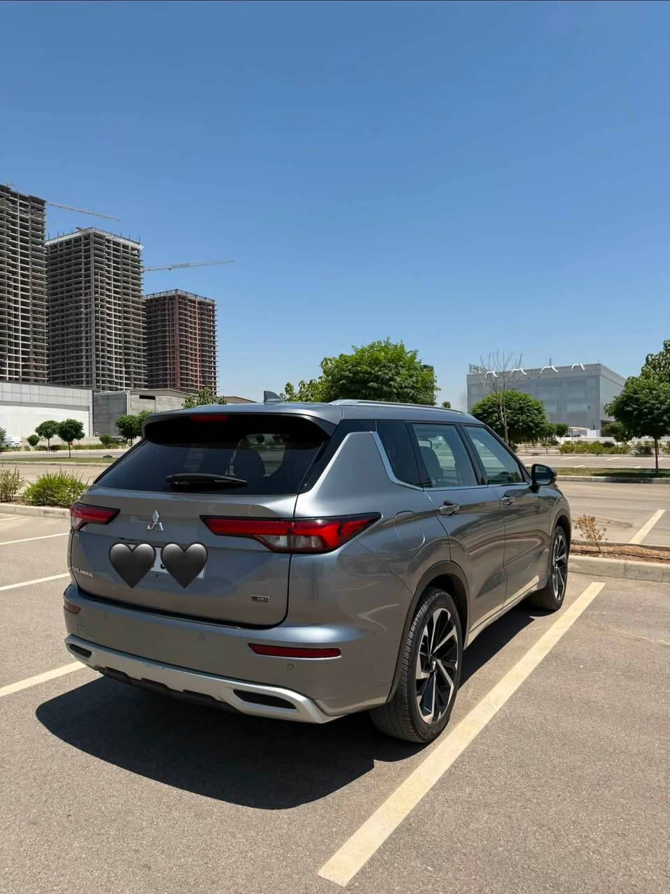 Mitsubishi Outlander Sel 2024
فول مواصفات  (دبل اكسل 4*4 )
مواصفات: (٧ راكب  داتاشو  بانوراما  ٣٦٠ كامره بصمه شاشة  5 كاميرات داتاشو  وشحن وايلرس 
كشنات جلد و هيتر - ستيرن هيتر بردات خلفي كشن خزن شغال سماعة bose 
سندوق شفت  بريك بصمه ويل كب كروم
رادار امامي و جانبي و خلفي  لايت ليد LED …)
محرك: 2.5  ماشية :(٢٥ الف كم)
(سيارة بدون صبغ مكانين pdr بدون ارباك )
سعر :(٢٥٥ ورقة بيها مجال ) 
مكان سيارة : ( دهوك ) 
رقم و سنوى جديد 
رقم تلفون ( ***********)
