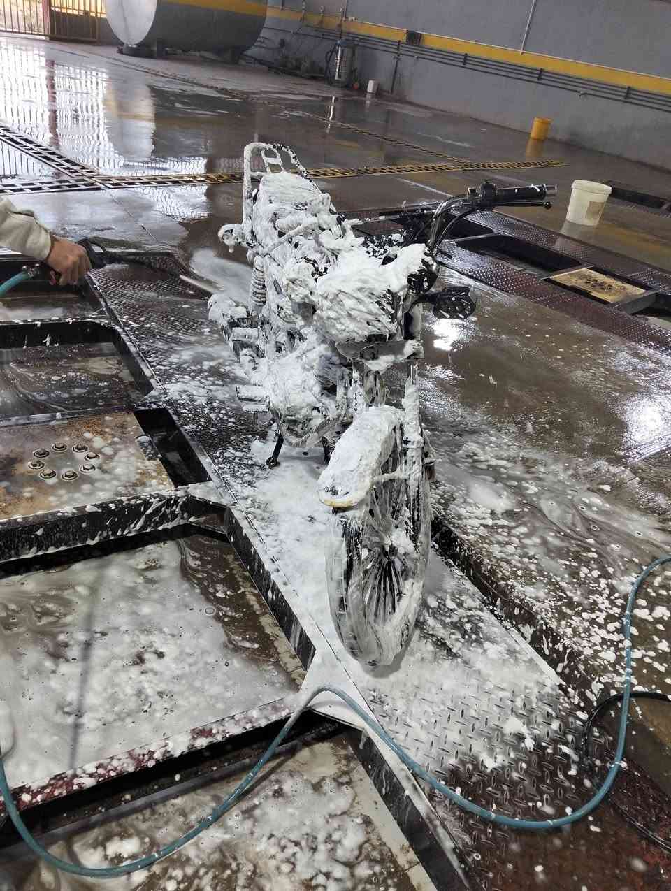 السلام عليكم دراجة للبيع سونك اصلي موديل 25دراجة حلوة كاملة كلها شغالة السعر 725و بيها مجال قليل المكان ديالى الخالص هبهب


**إذا كنت صاحب هذا الإعلان وتريد حذفه لأي سبب، رجاءا أرسل رسالة إلى الدعم الفني**