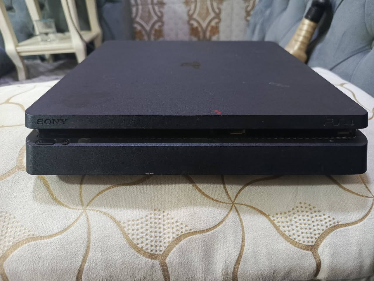 للبيع بلايستيشن فور ps4 (سلم) 
Online

Memory : 500

غير مفتوح استخدام قليل

ملحقاته :

جويستك اصليه

بدون اقراص

 HDMI تحويلة اصليه

متواجد بالبصرة

300  : سعره

*********** للتواصل

