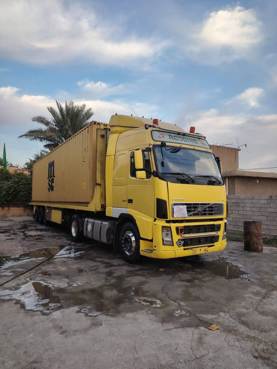 السلام عليكم فولفو للبيع موديل 2004 سنويه ل27 بسمي شرط تحويل مكانه بغداد بسمايه عربانه دسك بريك جاهزه لشغل تخم تاير مكفوله كفاله عامه الشراي يتصل *********** مكلف بنشر لحد يطب خاص رجآ
