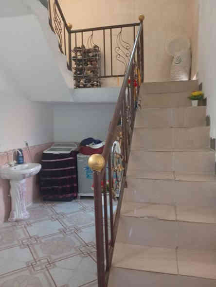 بيت للبيع مساحه بيت زراعي200 متر واجهه 10 عمق 20 بيت طابقين قريب مدرسه رشيد قريب بيت محامي  صباح ما اجاوب على التعليقات بس اجاوب على الخاص***********
