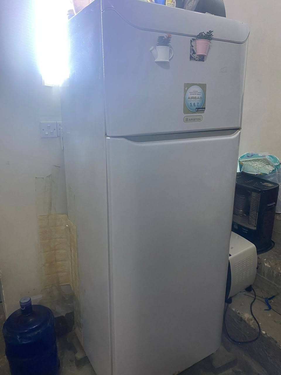 السلام عليكم
كاونتر متر ونص نضيف جدآ مرمر هوا والملحق ب٢٥٠وبي مجال

ثلاجة نظيفه وثلج فوك وجوة اي خلل مابيها ب٢٥٠الف وبيها مجال

اوفن شغال ب٤٠الف
مكاني نجف البراكية
***********
