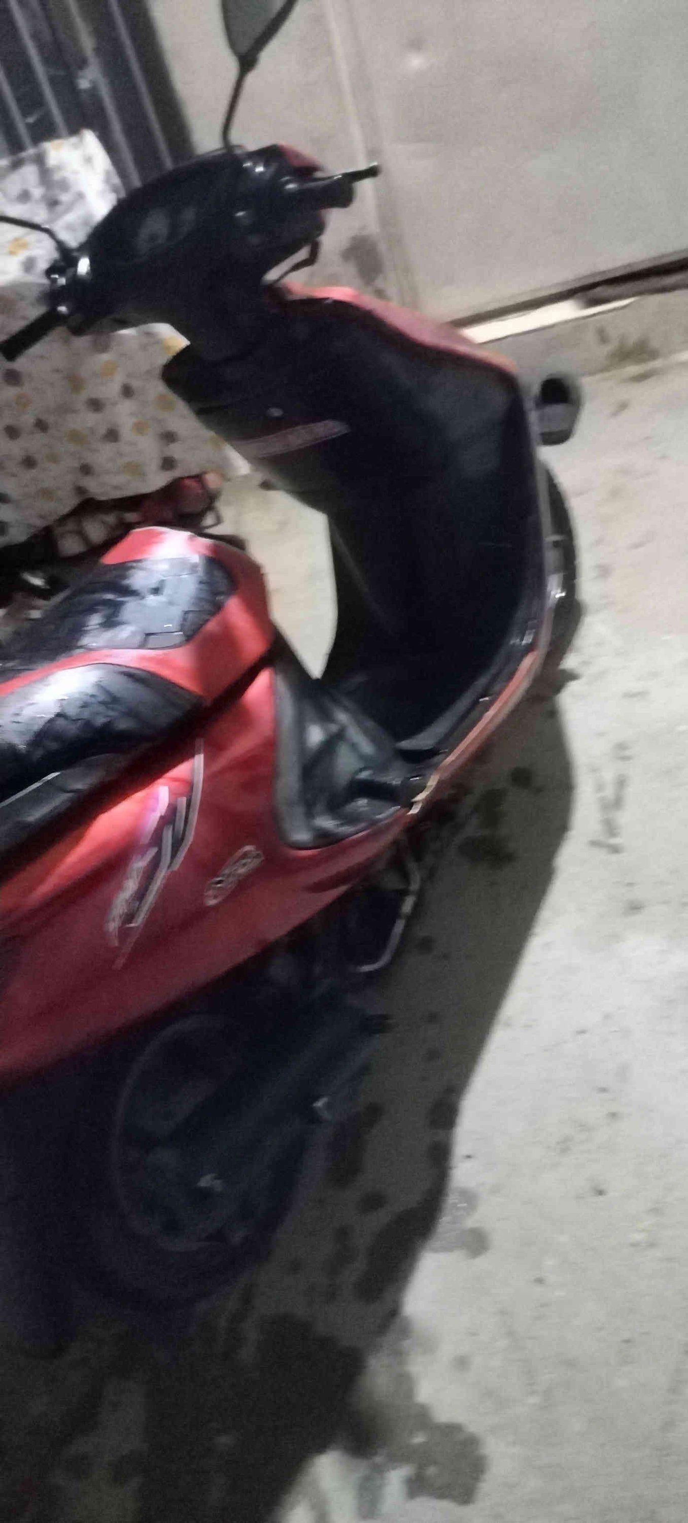 دراجه فراشه للبيع كلها شغاله اي نقص مابيها سلف هندر اشاير السعر ٣٢٥ وبيها مجال حله حي الأمام الاتصال ***********  دراجه كلش ناعمه وحلوه ٠٠٠٠كلها شغاله
