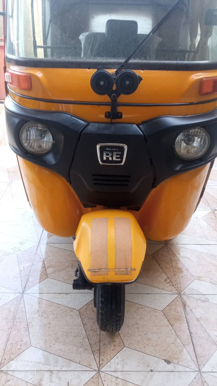 تكاتك للبيع موديل 21 اوراق خالد وصادق المحرك مجفت شركه مره وحده والكشر شوفت عينك ***********
