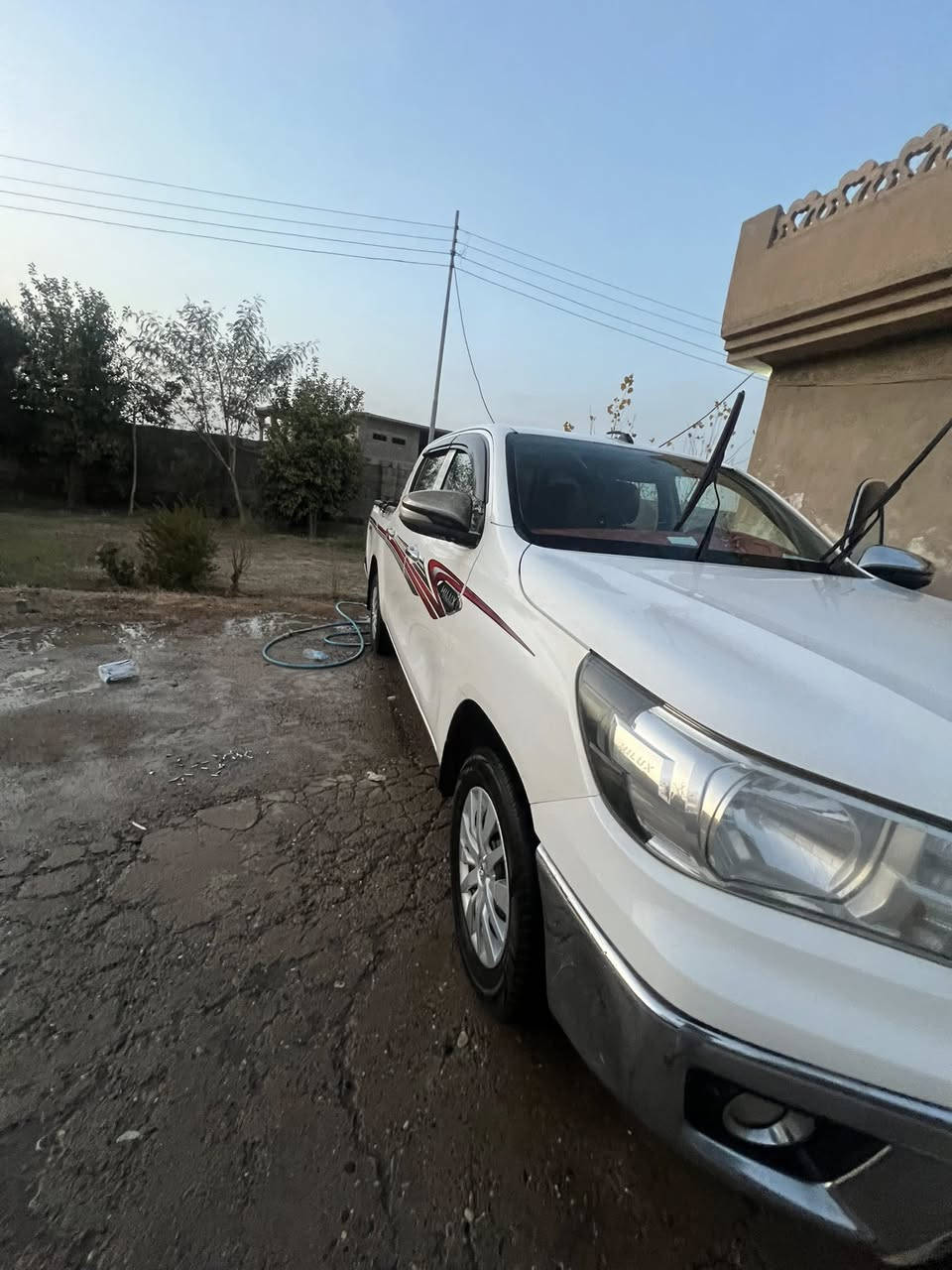 السلام عليكم من رخصه مدير الكروب المحترم سياره مرزي هايلوكس موديل 2019 الخط مالها مال 22 سياره رقم اربيل سياره جاهزه  كير عادي بيهاا شبرين بارد باب السائق وبيها شبرين بارد يم الجاملق الايمن السنويه 2028 موقعها صلاح الدين بيجي رقم التليفون *********** ابو علي ***********+السياره مشدودله منضومت غاز
