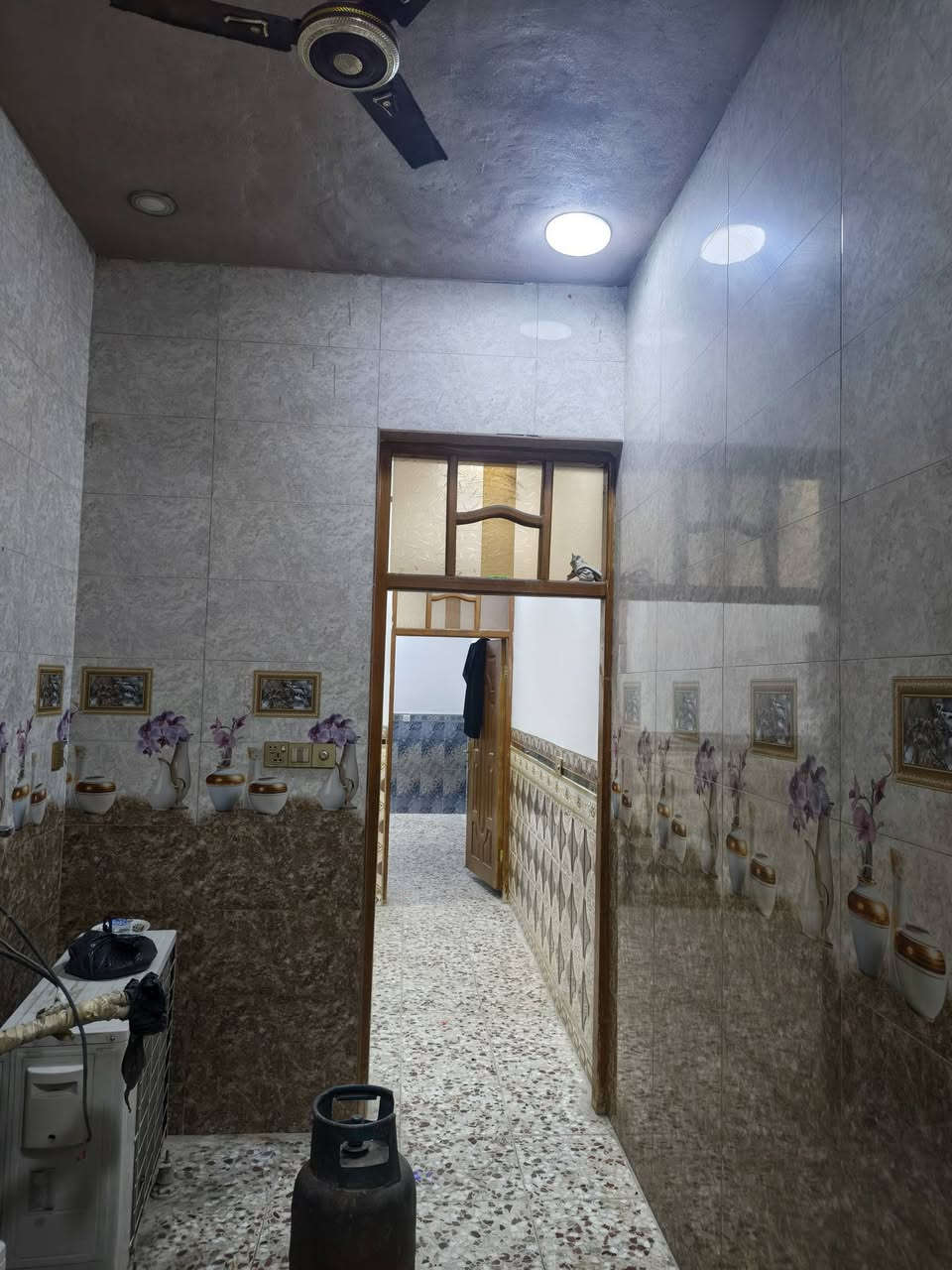 دار للبيع 100م في بغداد العبيدي شهداء الولى يتوفر جميع الخدمات من المدارس الماء والكهرباء والمجاري قريب على الشارع سعر 55مليون وبي مجال رقم يتوفر واتساب ‏‪***********‬‏
